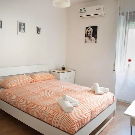 Cozy Piramide Rooms-2